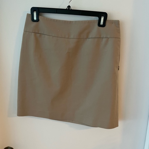 Ann Taylor Loft Short Khaki Skirt Size 4 - Picture 3 of 10